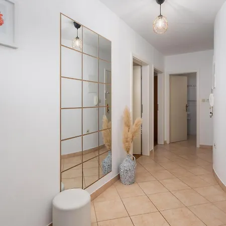 Apartment Cozy In With House Sea View Vantacici